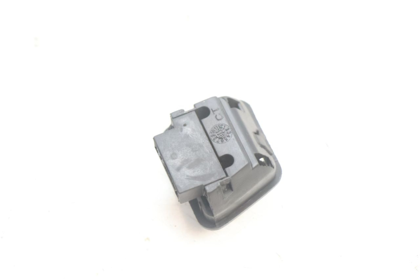 photo de HEADLIGHT HIGH BEAM SWITCH PIAGGIO ZIP 4T 50 (2018 - 2020) - Zoom on usage condition
