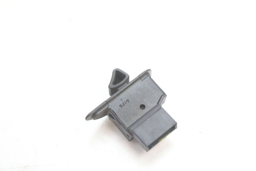 photo de ROLL LOCK SWITCH PIAGGIO MP3 LT 300 (2010 - 2016) - Zoom on usage condition