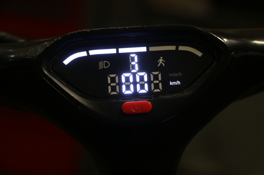 photo de SPEEDOMETER URBANGLIDE 100XS 1 - Zoom on usage condition