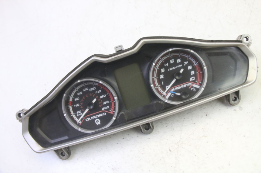 photo de SPEEDOMETER QUADRO 4 4D 350 (2015 - 2018) - Main view