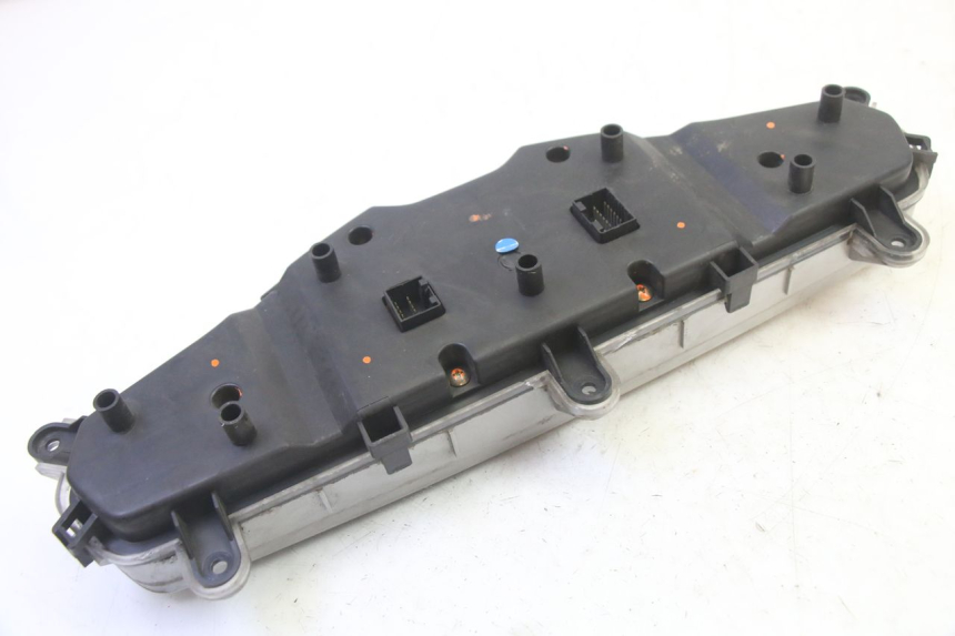 photo de SPEEDOMETER QUADRO 4 4D 350 (2015 - 2018) - Distinctive features