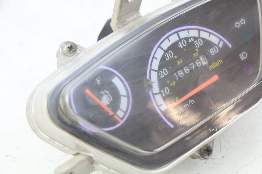 photo de SPEEDOMETER TAOTAO BEATBOX 2 50 (2005 - 2017) - Fixing points details