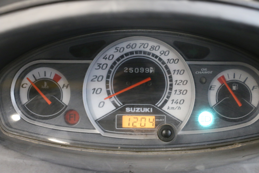 photo de SPEEDOMETER SUZUKI BURGMAN 125 (2007 - 2014) - Fixing points details