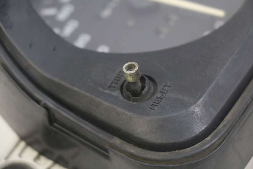 photo de SPEEDOMETER HONDA CBR F SC25 1000 (1989 - 1992) - Zoom on usage condition