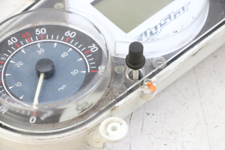 photo de SPEEDOMETER PEUGEOT CITYSTAR 50 (2013 - 2017) - Fixing points details