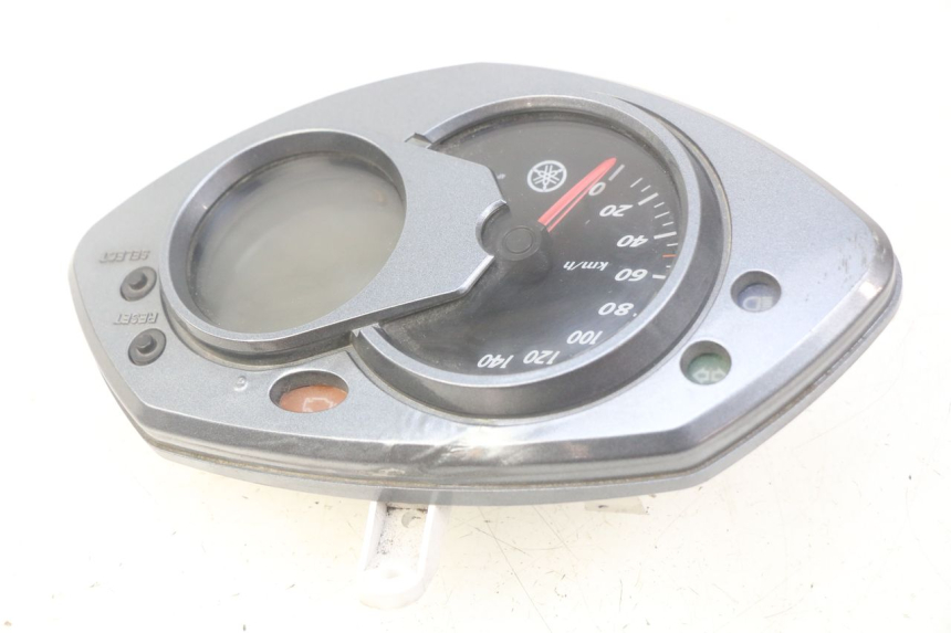 photo de SPEEDOMETER YAMAHA CYGNUS X INJECTION 125 (2007 - 2013) - Fixing points details
