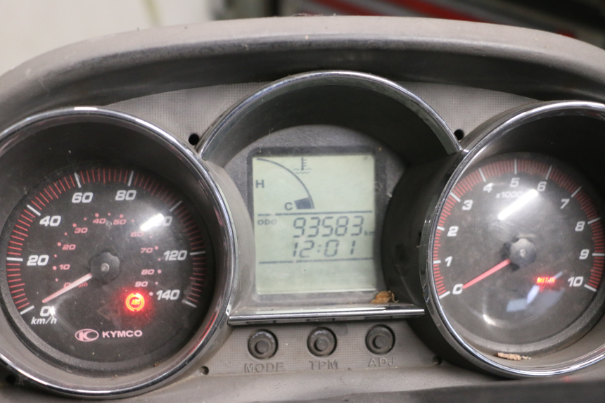 photo de SPEEDOMETER KYMCO DINK STREET 125 (2009 - 2014) - Zoom on usage condition