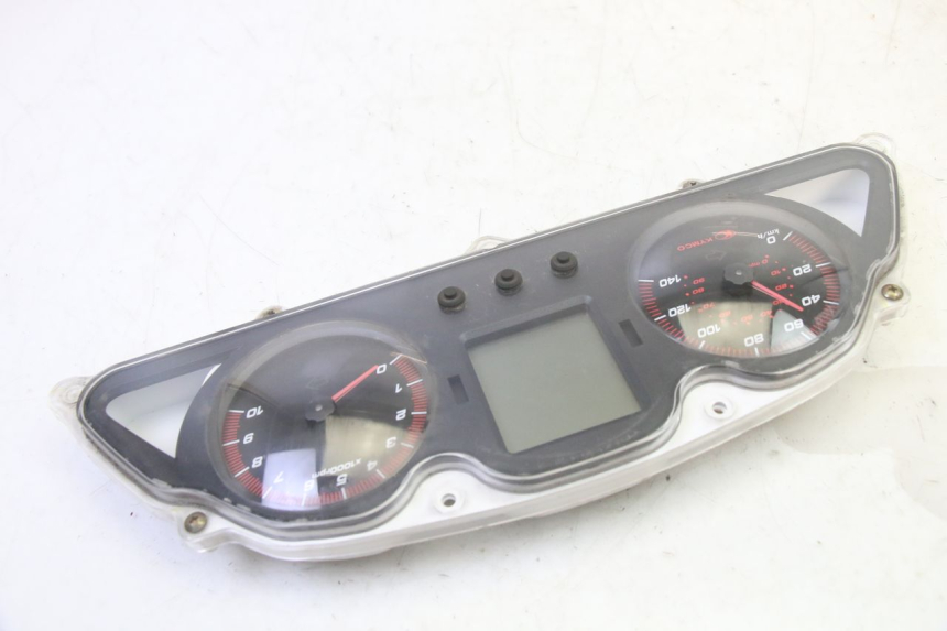 photo de SPEEDOMETER KYMCO DINK STREET 125 (2009 - 2014) - Fixing points details