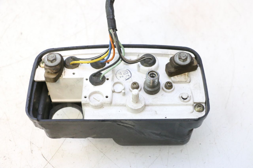 photo de SPEEDOMETER SUZUKI DR S 600 (1985 - 1989) - Fixing points details