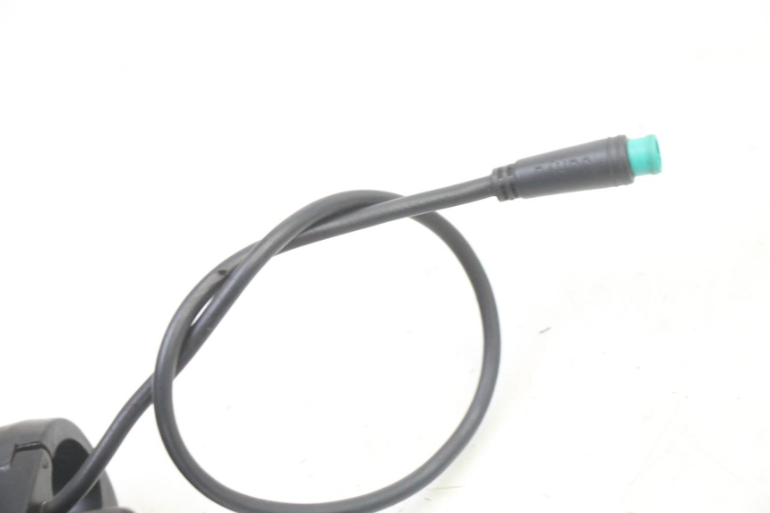 photo de SPEEDOMETER URBANGLIDE E-CROSS PRO 1 - Technical close-up