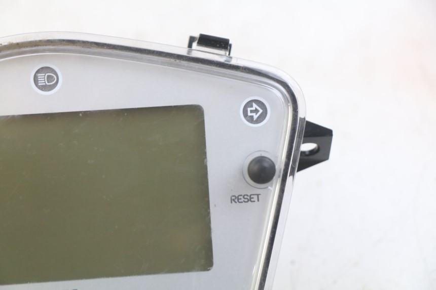 photo de SPEEDOMETER PEUGEOT E-VIVACITY 1 (2012 - 2018) - Surface and material condition