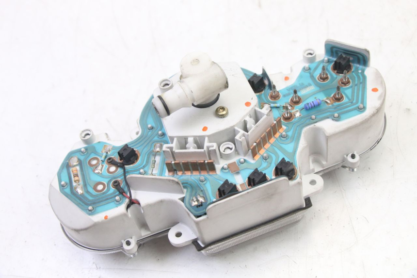 photo de SPEEDOMETER PEUGEOT ELYSEO 125 (1999 - 2004) - Fixing points details