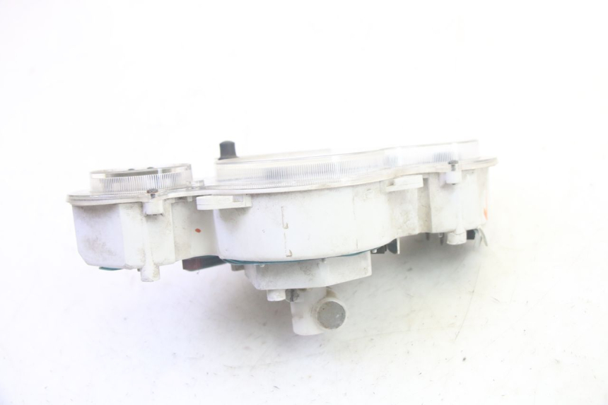 photo de SPEEDOMETER PEUGEOT ELYSEO 125 (1999 - 2004) - Fixing points details