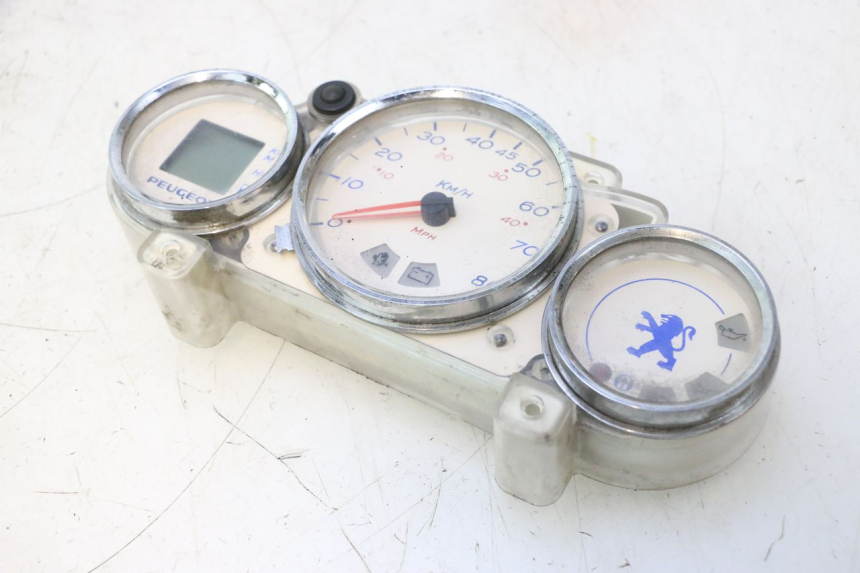 photo de SPEEDOMETER PEUGEOT ELYSTAR 50 (2002 - 2014) - Surface and material condition