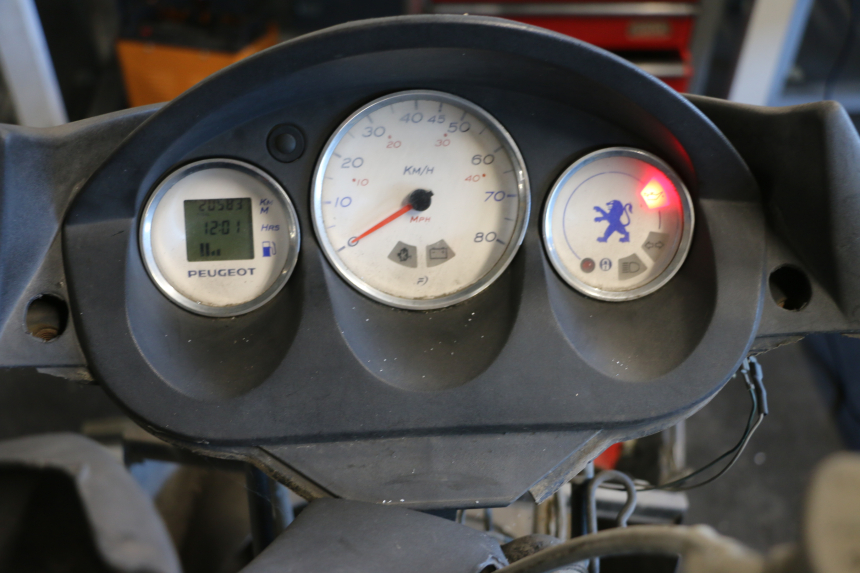 photo de SPEEDOMETER PEUGEOT ELYSTAR 50 (2002 - 2014) - Zoom on usage condition