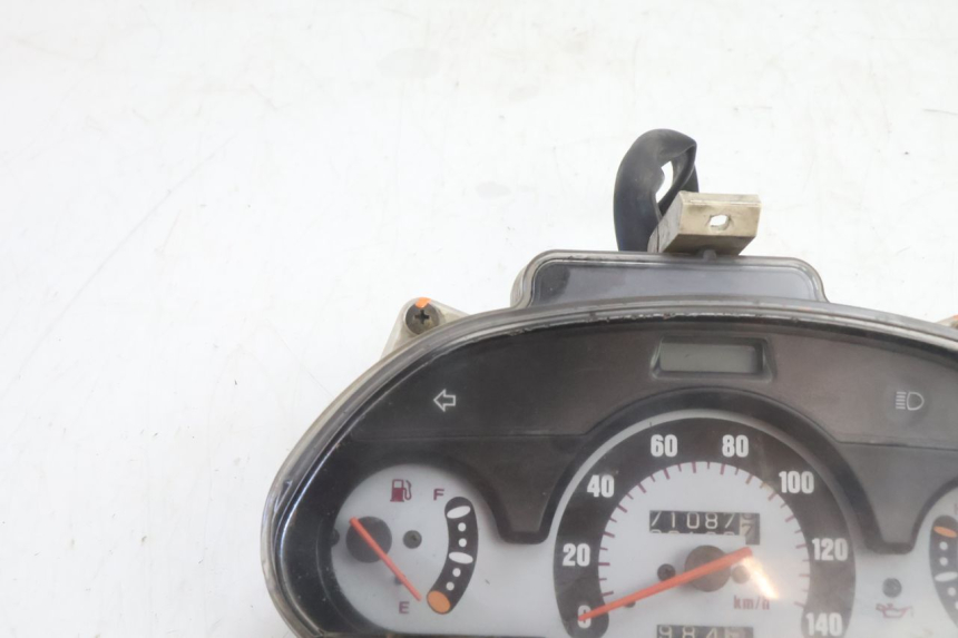 photo de SPEEDOMETER HONDA FES PANTHEON 2T 125 (1998 - 2002) - Technical close-up