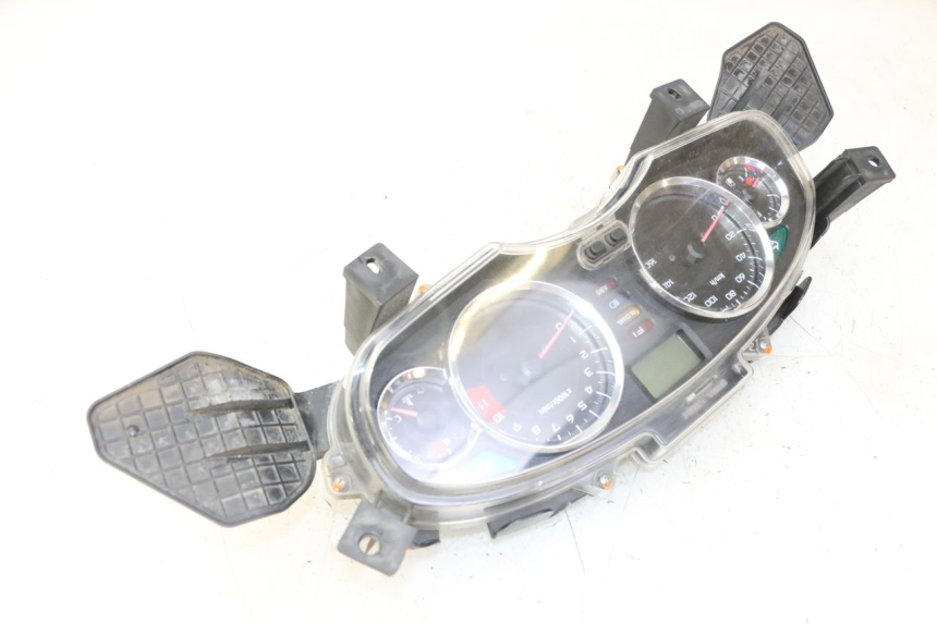 photo de SPEEDOMETER HONDA FES S-WING SWING ABS 125 (2007 - 2015) - High-resolution close-up