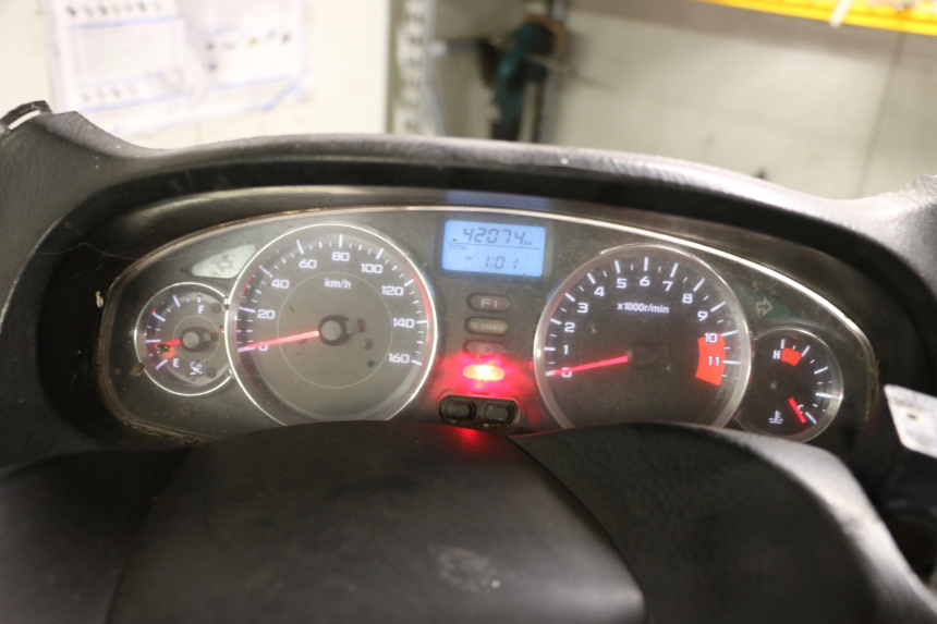 photo de SPEEDOMETER HONDA FES S-WING SWING ABS 125 (2007 - 2015) - Zoom on usage condition