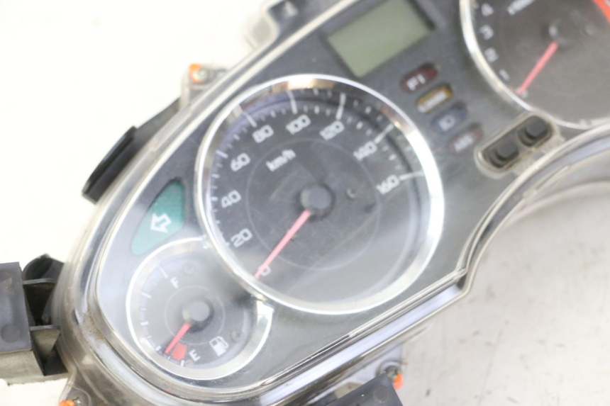 photo de SPEEDOMETER HONDA FES S-WING SWING ABS 125 (2007 - 2015) - Alternative perspective