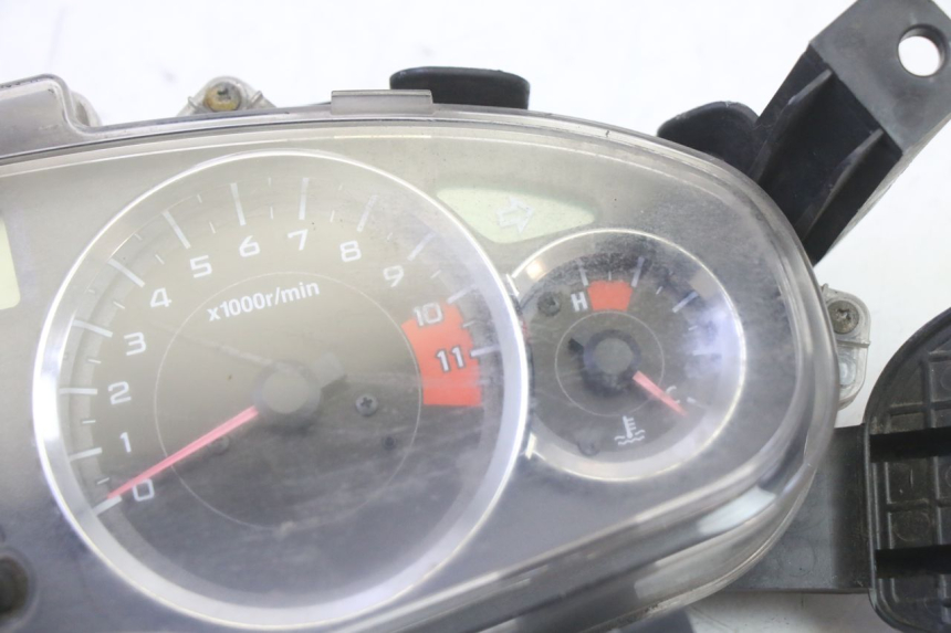 photo de SPEEDOMETER HONDA FES S-WING SWING ABS 125 (2007 - 2015) - Alternative perspective