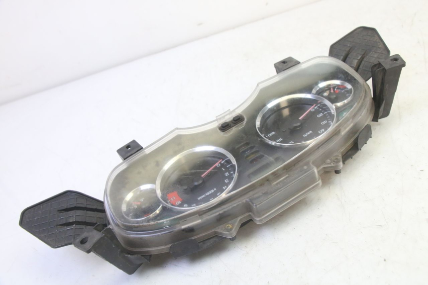 photo de SPEEDOMETER HONDA FES S-WING SWING ABS 125 (2007 - 2015) - Surface and material condition