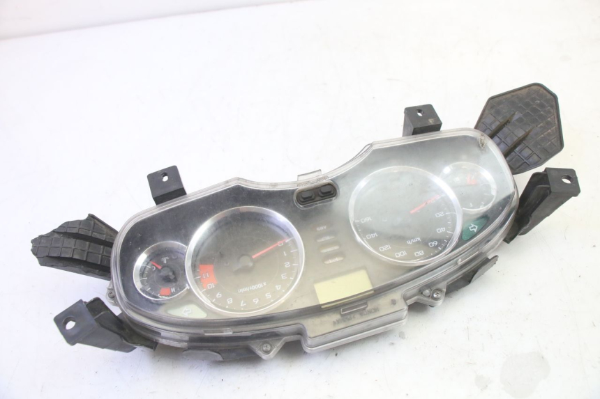 photo de SPEEDOMETER HONDA FES S-WING SWING ABS 125 (2007 - 2015) - Surface and material condition