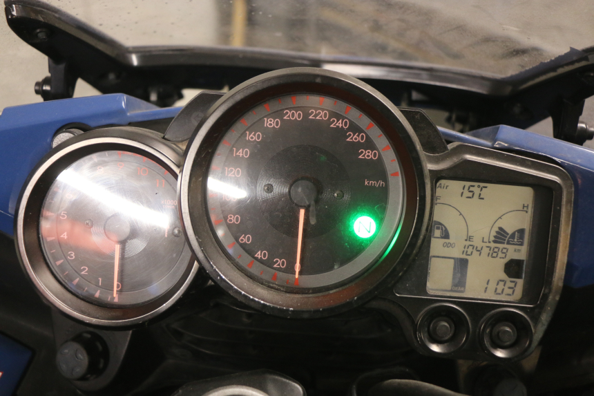 photo de SPEEDOMETER YAMAHA FJR ABS 1300 (2006 - 2012) - High-resolution close-up