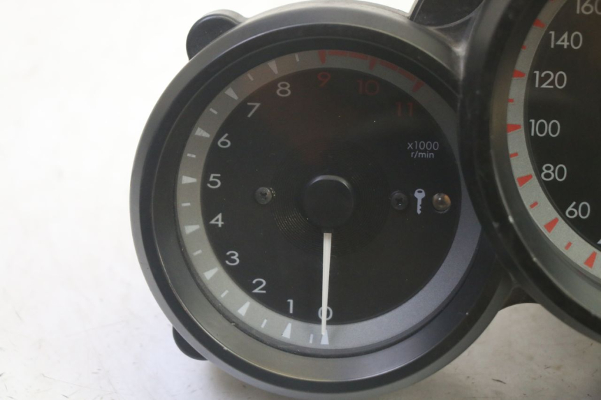 photo de SPEEDOMETER YAMAHA FJR ABS 1300 (2006 - 2012) - Alternative perspective