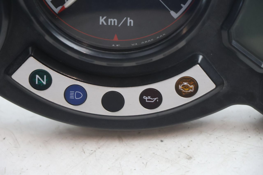 photo de SPEEDOMETER YAMAHA FJR 1300 (2001 - 2005) - Alternative perspective