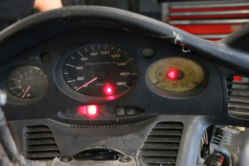 photo de SPEEDOMETER HONDA FJS SILVER WING SILVERWING 400 (2005 - 2008) - Zoom on usage condition