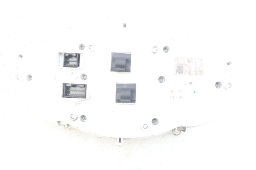 photo de SPEEDOMETER GILERA GP 800 (2007 - 2013) - Fixing points details