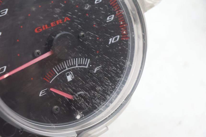 photo de SPEEDOMETER GILERA GP 800 (2007 - 2013) - Surface and material condition