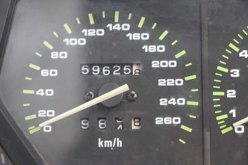 photo de SPEEDOMETER KAWASAKI GPX F ZX750F 750 (1986 - 1990) - Alternative perspective