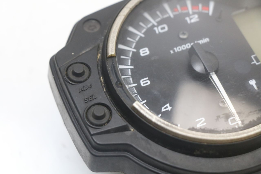 photo de SPEEDOMETER SUZUKI GSR 750 (2011 - 2017) - Alternative perspective