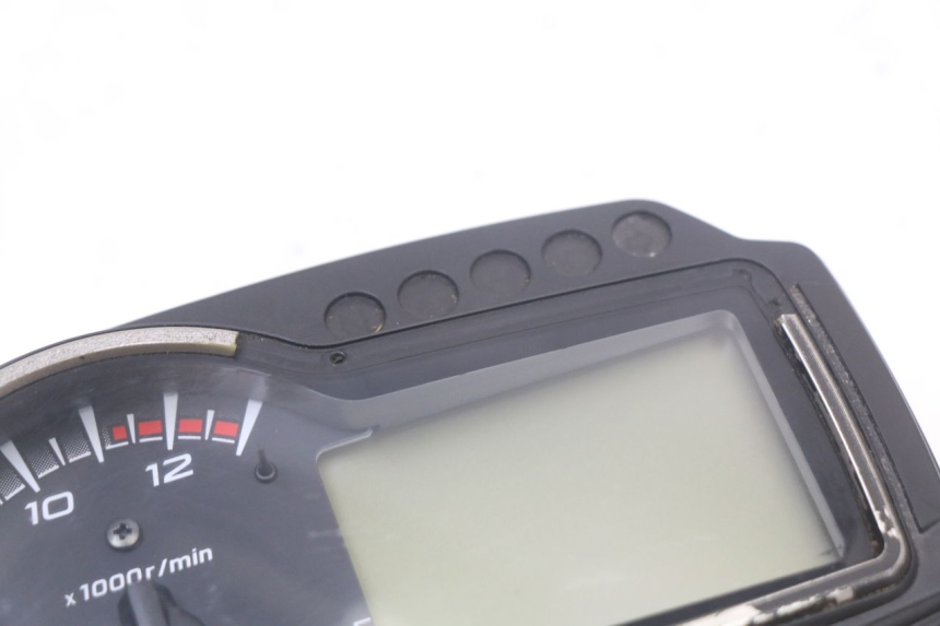 photo de SPEEDOMETER SUZUKI GSR 750 (2011 - 2017) - Technical close-up