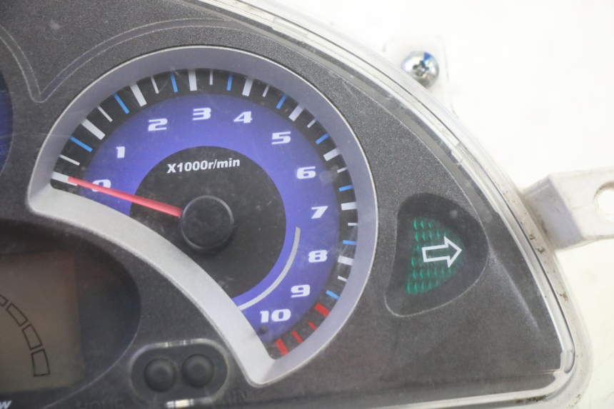 photo de SPEEDOMETER SYM GTS EVO 125 (2009 - 2013) - Fixing points details