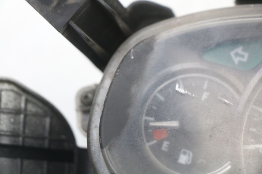 photo de SPEEDOMETER HONDA FES S-WING SWING 125 (2007 - 2015) - Zoom on usage condition