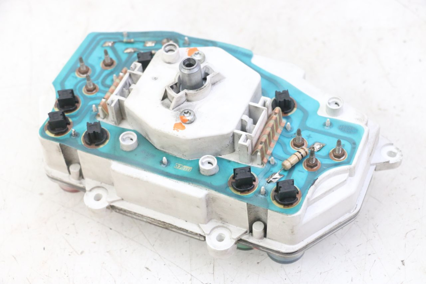 photo de SPEEDOMETER PEUGEOT JET FORCE CARBU 50 (2003 - 2016) - Alternative perspective