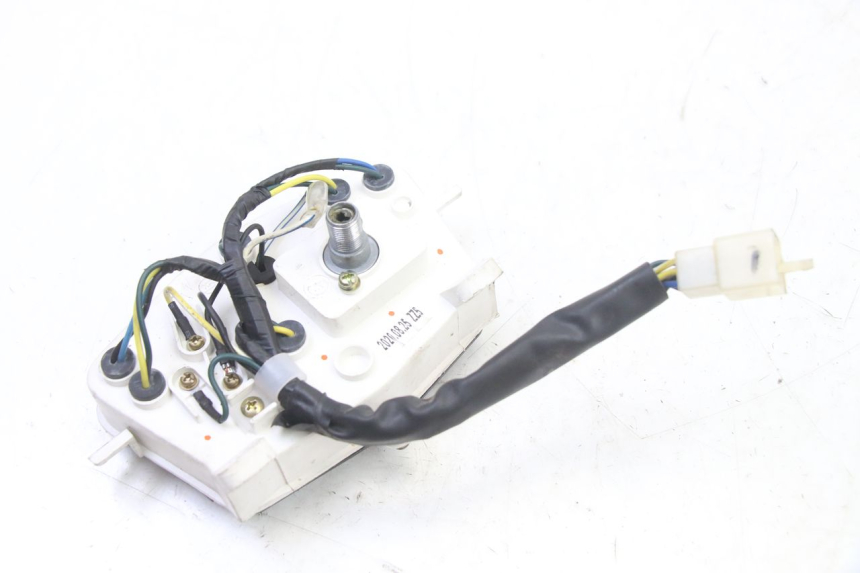 photo de SPEEDOMETER PEUGEOT KISBEE 2T 50 (2018 - 2022) - Fixing points details