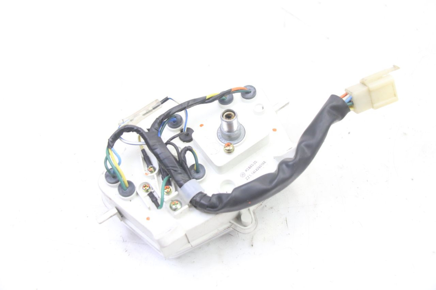 photo de SPEEDOMETER PEUGEOT KISBEE 2T 50 (2010 - 2017) - Fixing points details