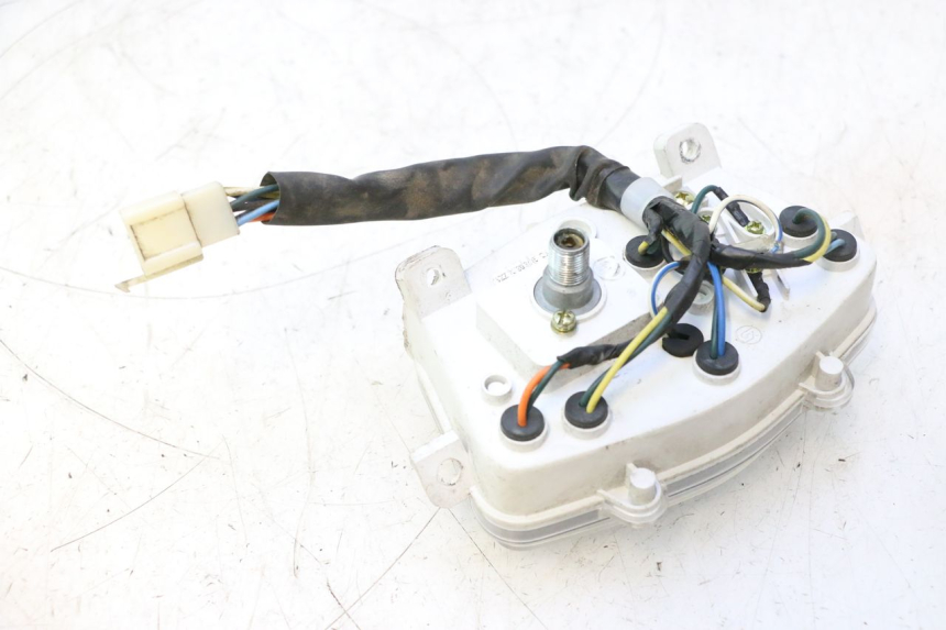 photo de SPEEDOMETER PEUGEOT KISBEE 2T 50 (2010 - 2017) - Fixing points details