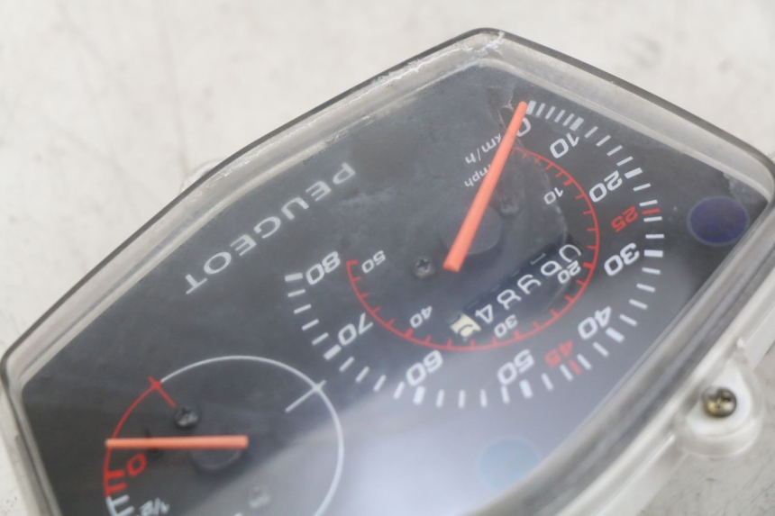photo de SPEEDOMETER PEUGEOT KISBEE 4T 50 (2018 - 2022) - Fixing points details