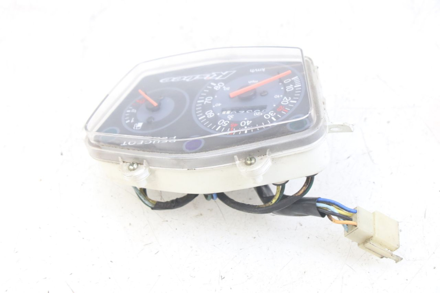 photo de SPEEDOMETER PEUGEOT KISBEE 4T 50 (2010 - 2017) - Surface and material condition