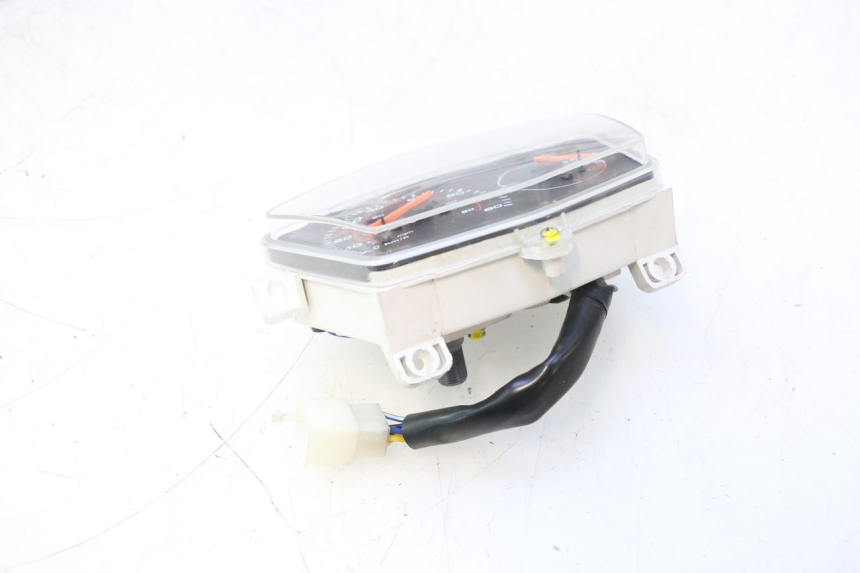 photo de SPEEDOMETER PEUGEOT KISBEE 4T 50 (2023 - 2026) - Fixing points details