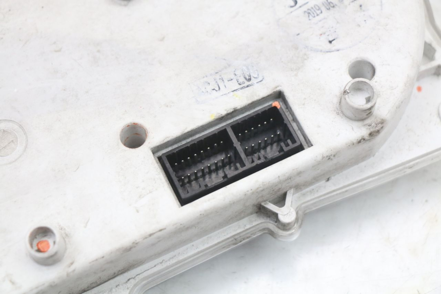 photo de SPEEDOMETER KYMCO X-TOWN XTOWN 125 (2016 - 2021) - Surface and material condition