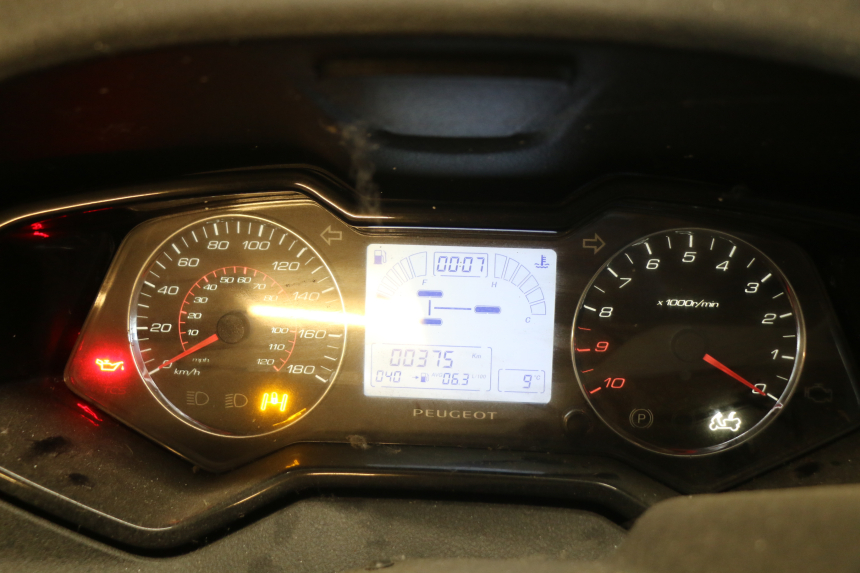 photo de SPEEDOMETER PEUGEOT METROPOLIS 400 (2017 - 2020) - Zoom on usage condition