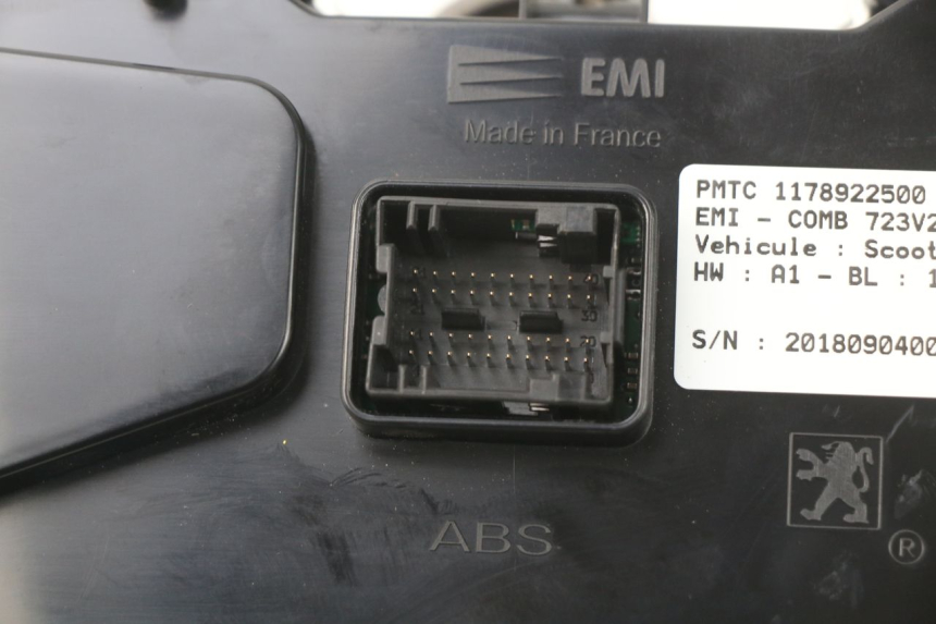 photo de SPEEDOMETER PEUGEOT METROPOLIS 400 (2017 - 2020) - Product overview