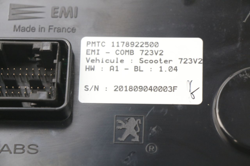 photo de SPEEDOMETER PEUGEOT METROPOLIS 400 (2017 - 2020) - Markings and original references