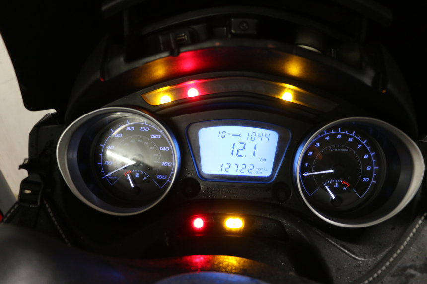 photo de SPEEDOMETER PIAGGIO MP3 HPE 300 (2019 - 2026) - Technical close-up