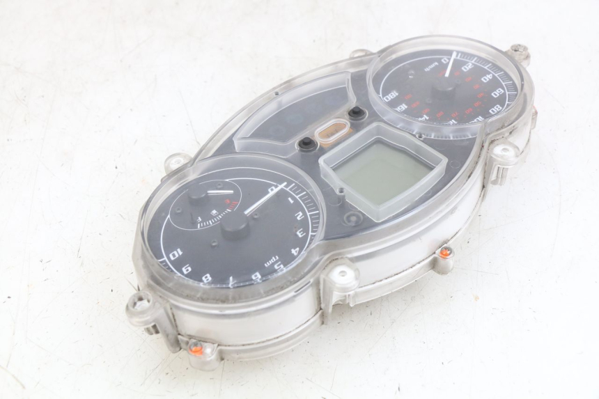 photo de SPEEDOMETER PIAGGIO MP3 LT 400 (2007 - 2012) - Surface and material condition